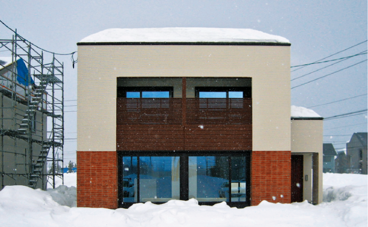 北海道・青森・秋田地区の無落雪屋根タイプの建物